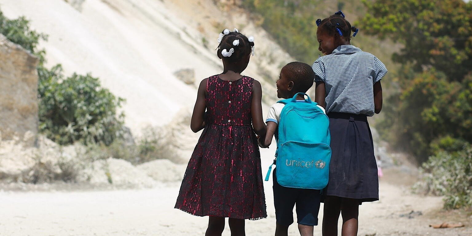 Eskalacja przemocy w Haiti to dla dzieci zagrożenie bezpieczeństwa, rosnąca skala niedożywienia i rozwój chorób