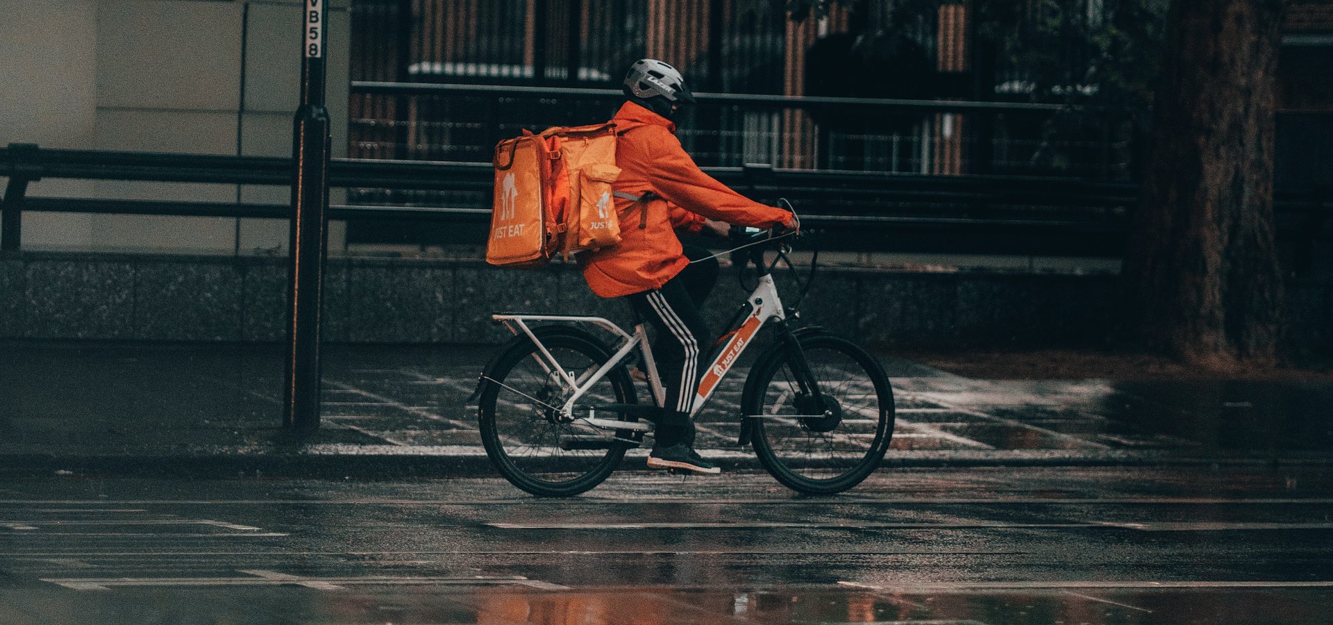 The value of the CEP parcel market in Poland  has exceeded PLN 17 billion,  and experts forecast its further double-digit growth