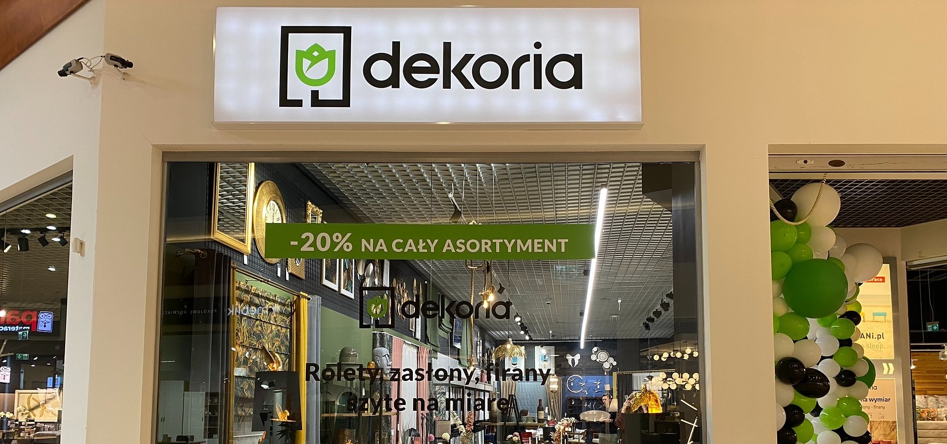 Dekoria z nowym salonem w Jankach