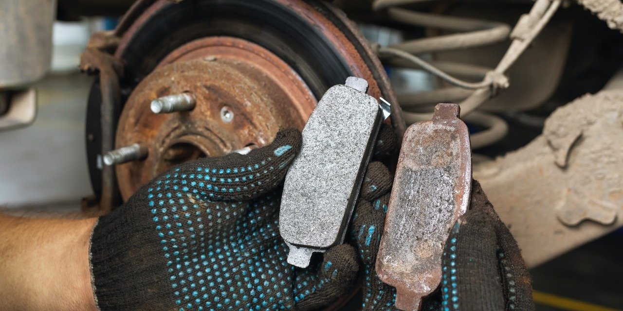7 przykładów ekstremalnego zużycia klocków hamulcowych - poradnik Steinhof