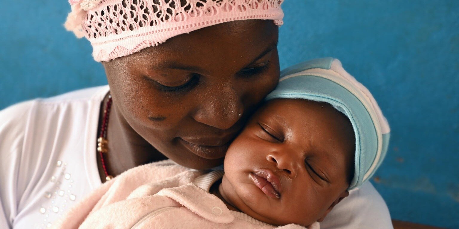 Pierwsze zatwierdzone szczepionki przeciw malarii dostarczone do Kamerunu