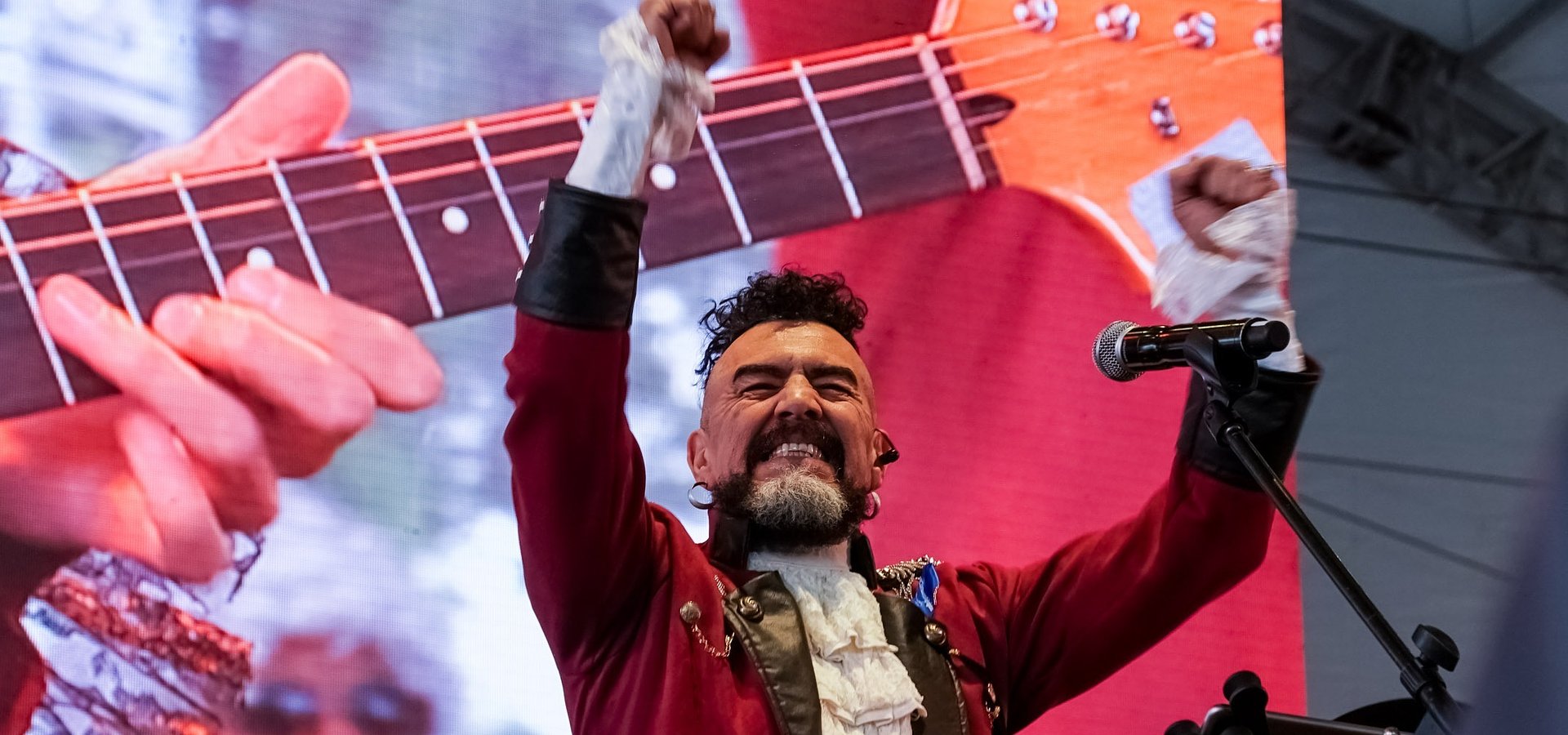 Sergio Arau regresa a la capital mexicana con su show "Tocada y Fuga" para una noche de rock y humor desmadroso