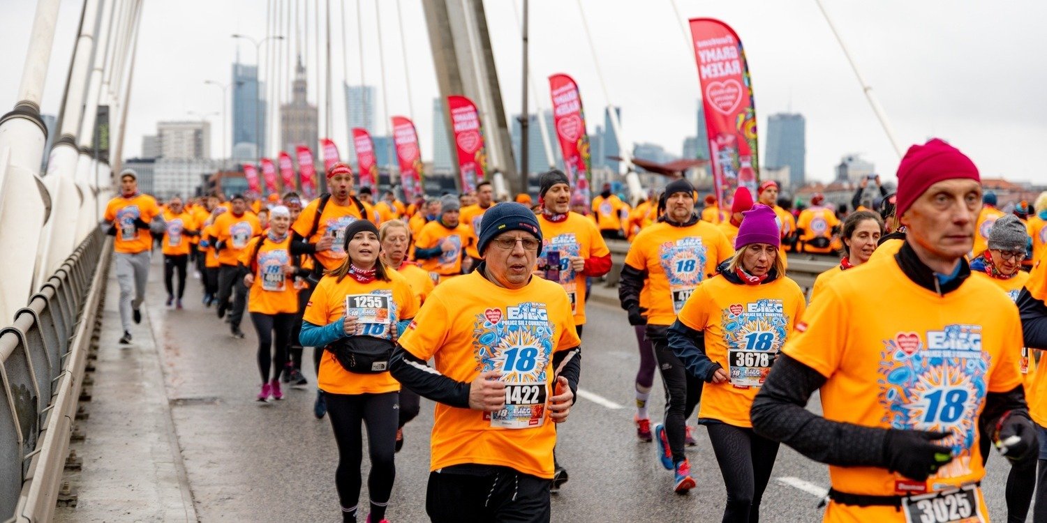 Radosna pomarańczowa fala pięciu tysięcy biegaczy wystartowała z miasteczka WOŚP