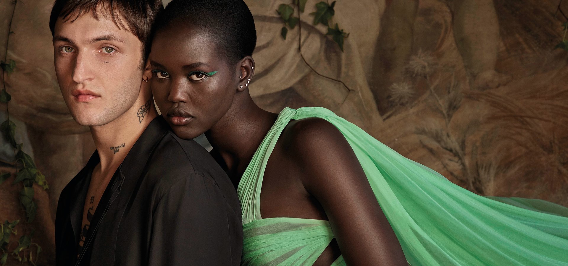 Born in Roma Green Stravaganza: Uma Ode Vibrante à Extravagância Ousada de Roma