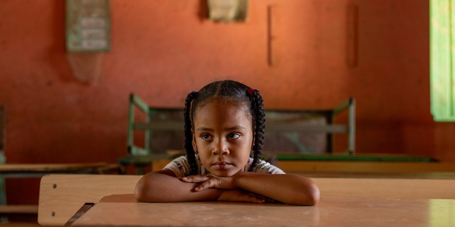 Wojna w Sudanie wkracza w drugi rok – całe pokolenie dzieci stoi w obliczu katastrofy