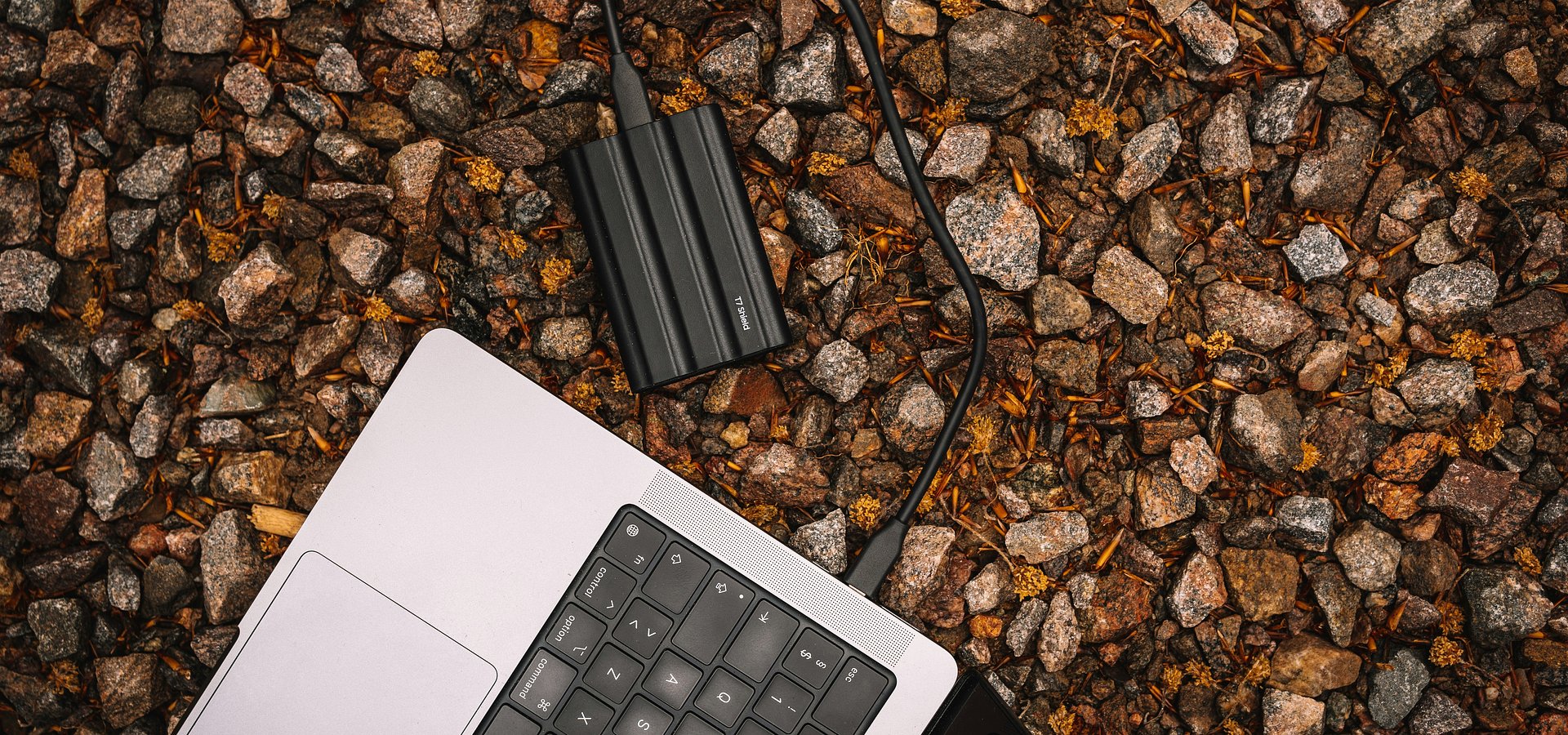 Osim dobrog šatora, izdržljivi vanjski diskovi pravi su izbor za kampiranje