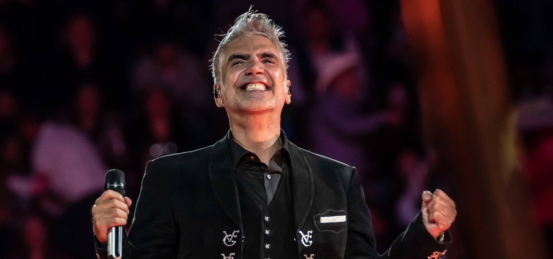 Alejandro Fernández homenajea a Vicente Fernández