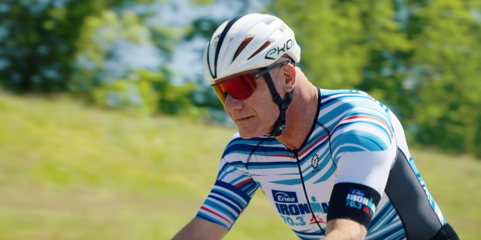 Rok partnerstwa na drogach. Kampania społeczna IRONMAN Poland z udziałem Piotra Zelta