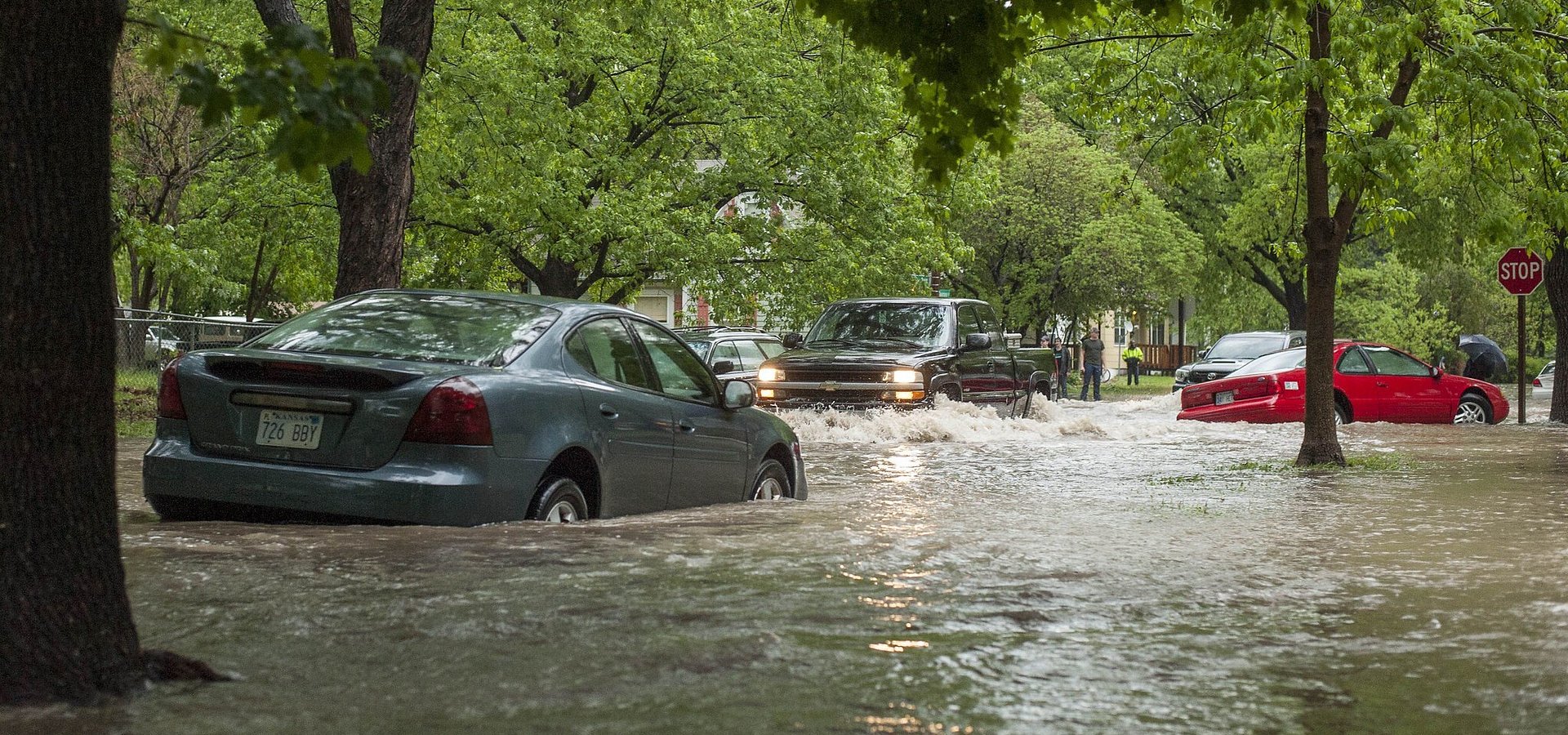 Auta popowodziowe: jak je rozpoznać i czy warto kupić?