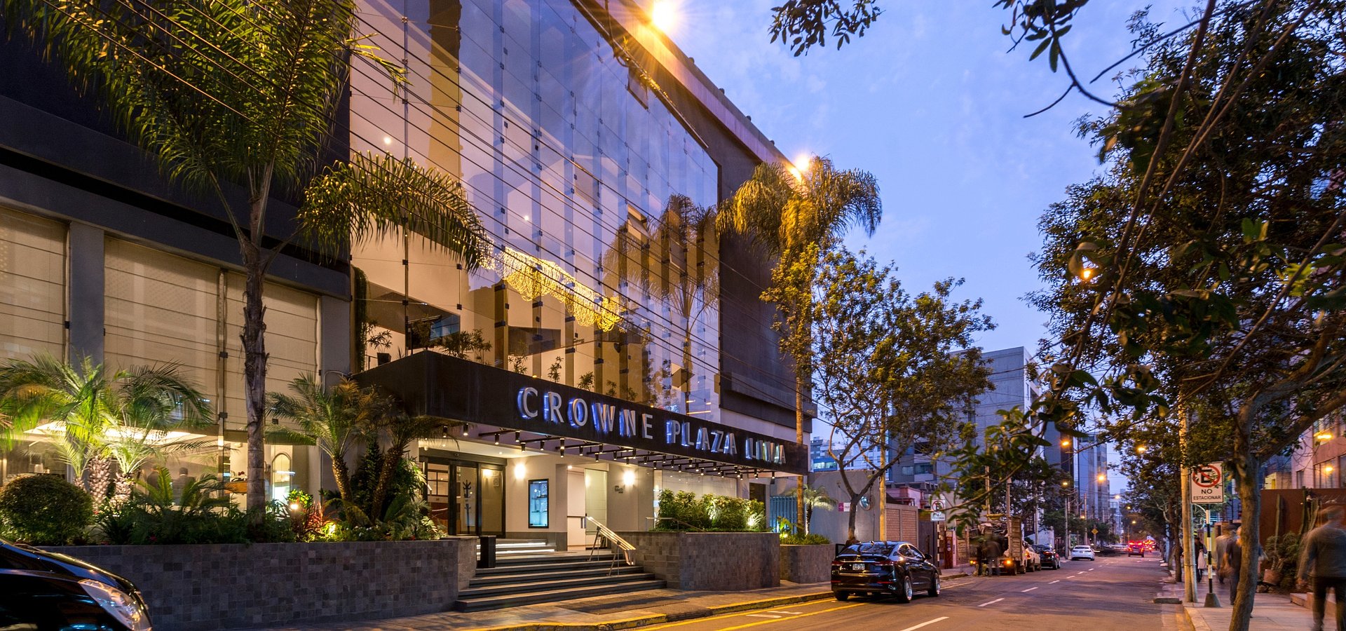 CROWNE PLAZA LIMA gana el World Travel Award en la categoria Mejor Hotel de Negocios de Perú 2024