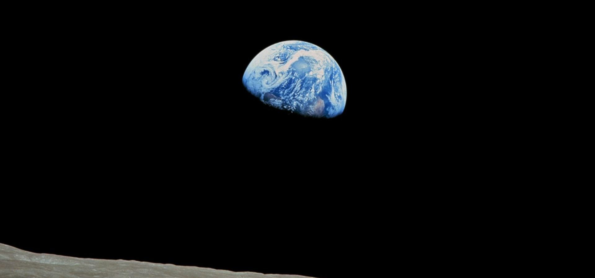 Czy wszyscy jesteśmy astronautami na statku kosmicznym Ziemia?