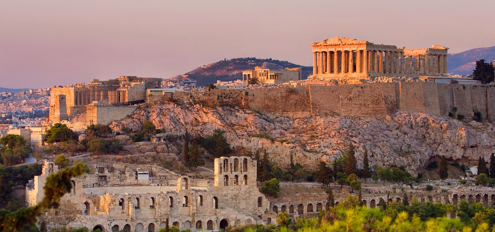 POLSKIE LINIE LOTNICZE LOT PONOWNIE ŁĄCZĄ WARSZAWĘ Z ATENAMI