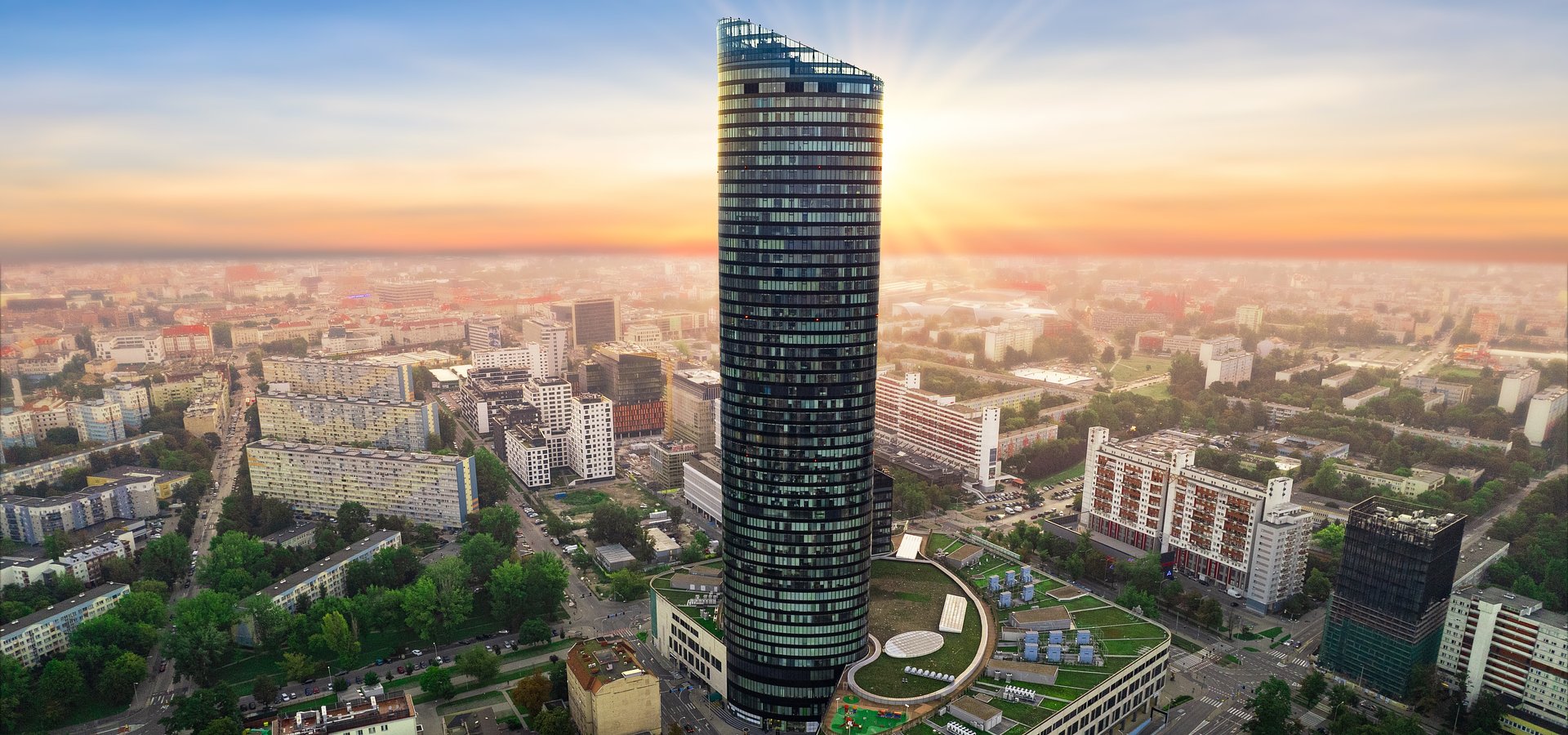 Sky Tower pod skrzydłami Cushman & Wakefield