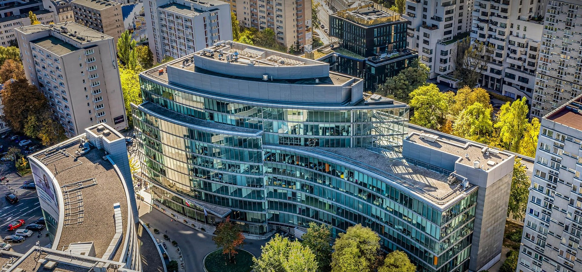 Biurowiec Nowy Saski Crescent coraz bardziej zapełniony. Firma DORACO zajmie tam 1000 mkw.