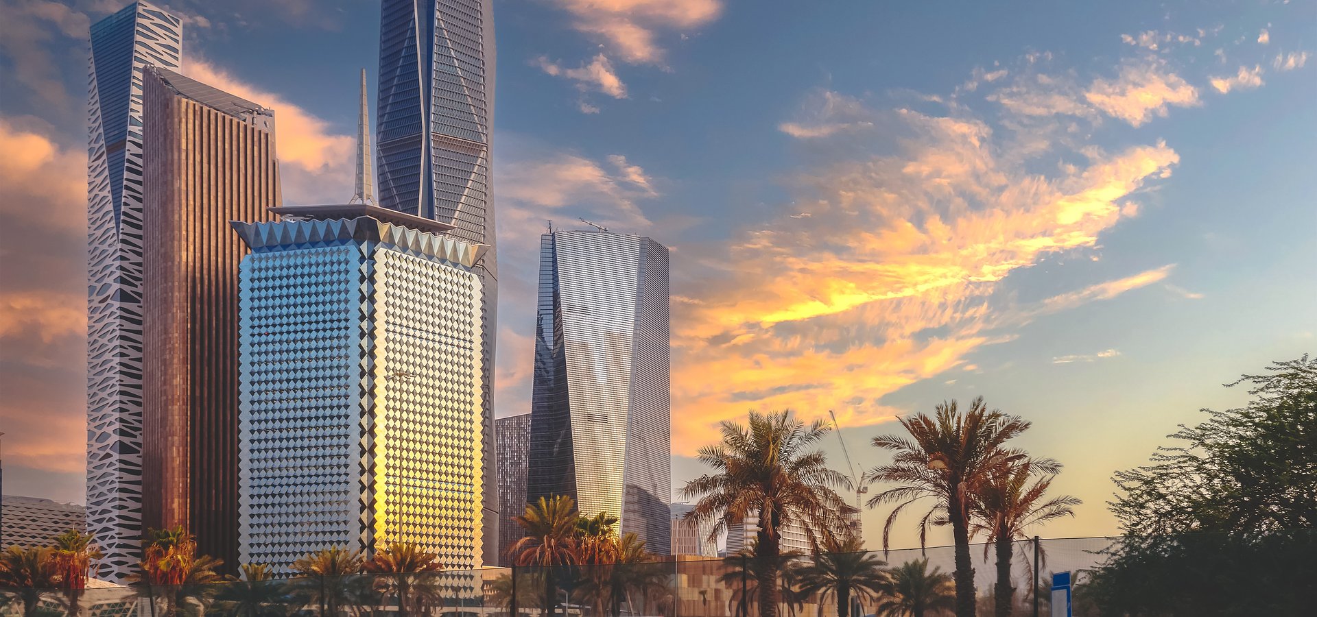 POLSKIE LINIE LOTNICZE LOT POŁĄCZYŁY WARSZAWĘ Z ARABIĄ SAUDYJSKĄ. WYSTARTOWAŁO NOWE, BEZPOŚREDNIE POŁĄCZENIE DO RIJADU