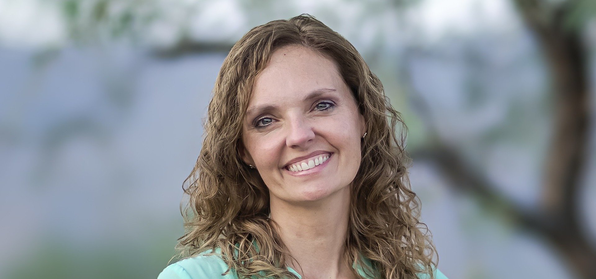 Lindsay Knox Associates with the Tucson-Foothills Office of Coldwell Banker Realty
