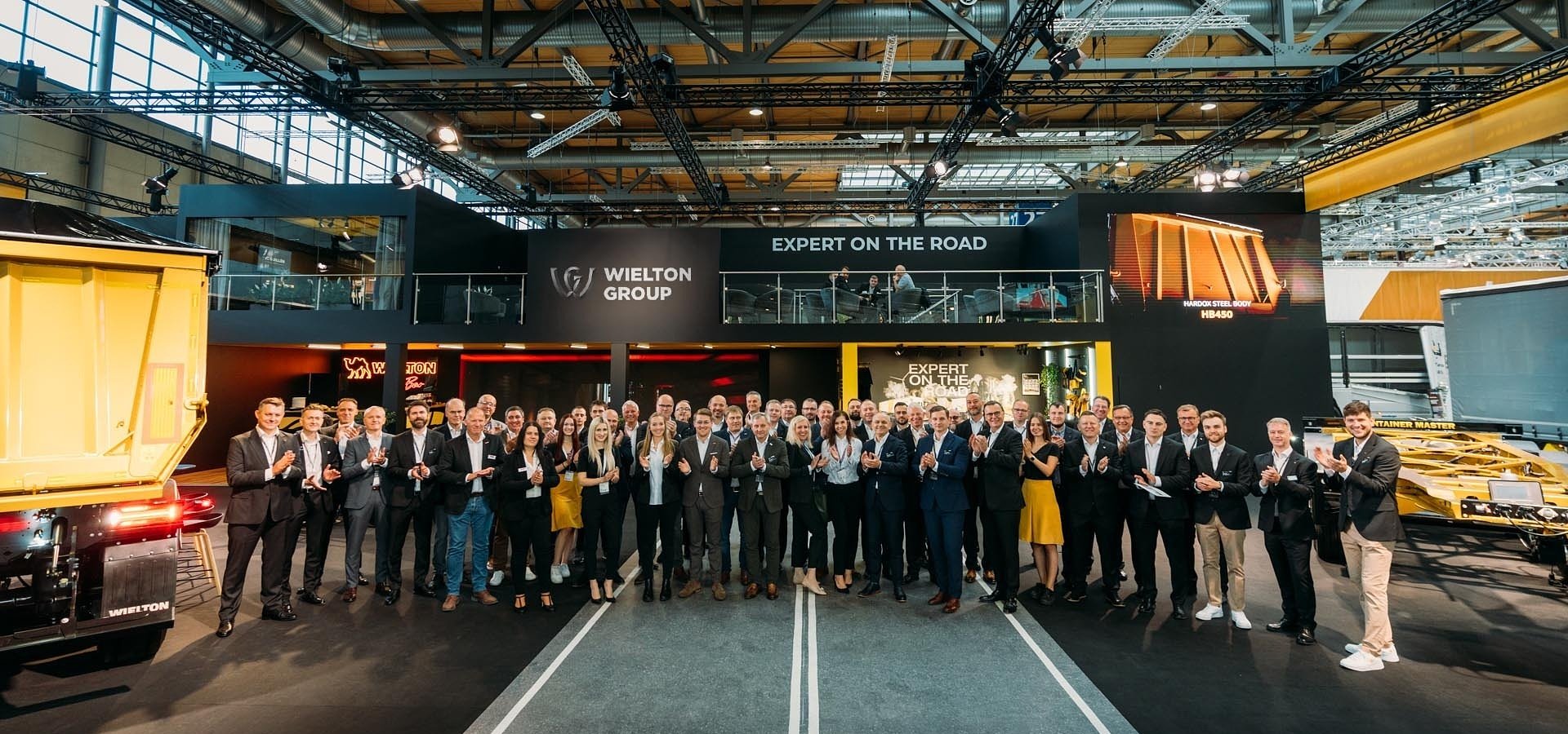 Wachlarz flagowych pojazdów i nowoczesnych rozwiązań Grupy Wielton na IAA Transportation