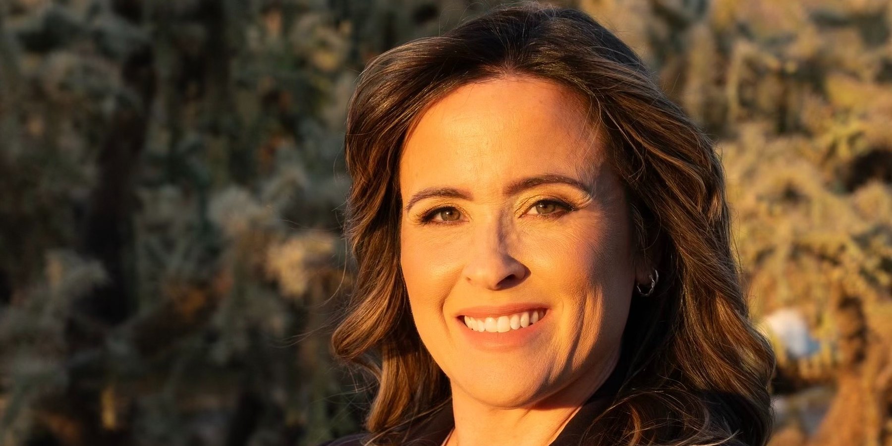 Angie Denicola Associates with the Mesa Gilbert Office of Coldwell Banker Realty