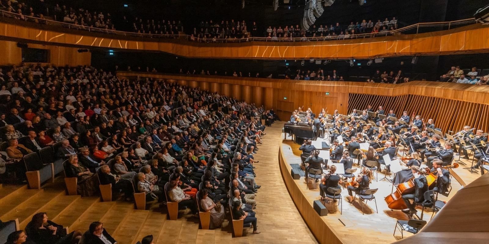 Niezapomniane koncerty i tysiące widzów, czyli pierwszy miesiąc Cavatina Philharmonic Orchestra za nami