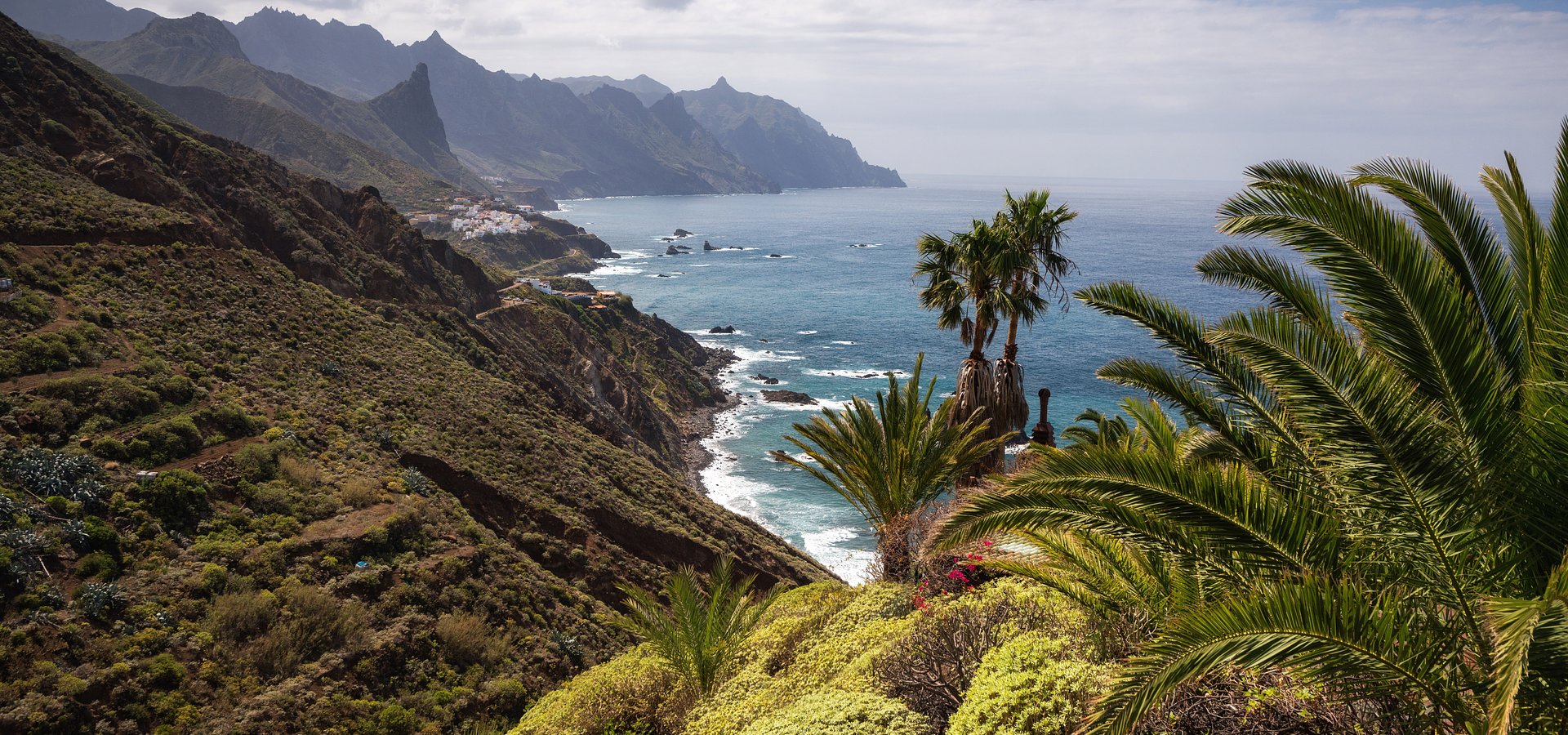 LOT POLISH AIRLINES EXPANDS ITS ROUTE NETWORK AND INVITES PASSENGERS TO THE SUNNY ISLAND OF TENERIFE