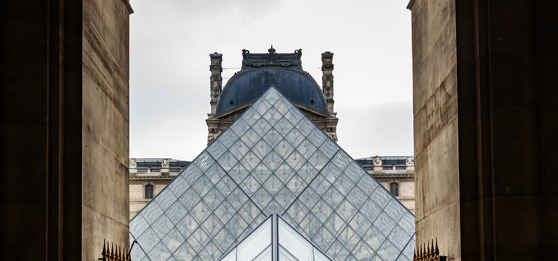 Exposição ‘De toutes beautés!’: Rituais, objetos e representações da beleza: uma viagem de descoberta nas galerias do Museu do Louvre