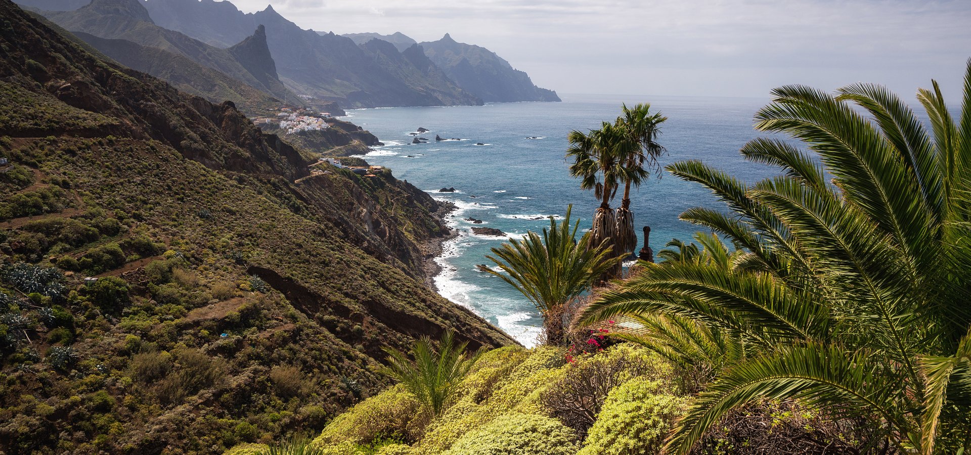 TENERYFA OD DZIŚ BLIŻEJ WARSZAWY. PLL LOT WYSTARTOWAŁY Z REJSAMI NA WYSPY KANARYJSKIE