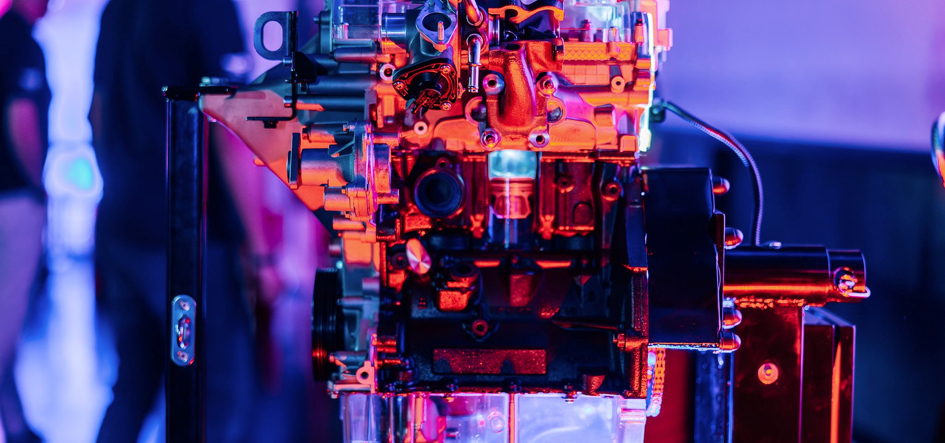 Oil lubricates more than just the pan! Oil circulation in TotalEnergies' model engine