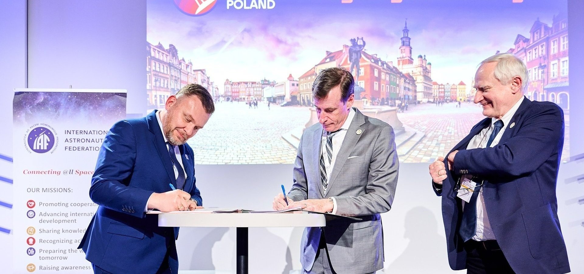 Umowa na organizację Międzynarodowego Kongresu Astronautycznego IAC 2027 w Polsce podpisana