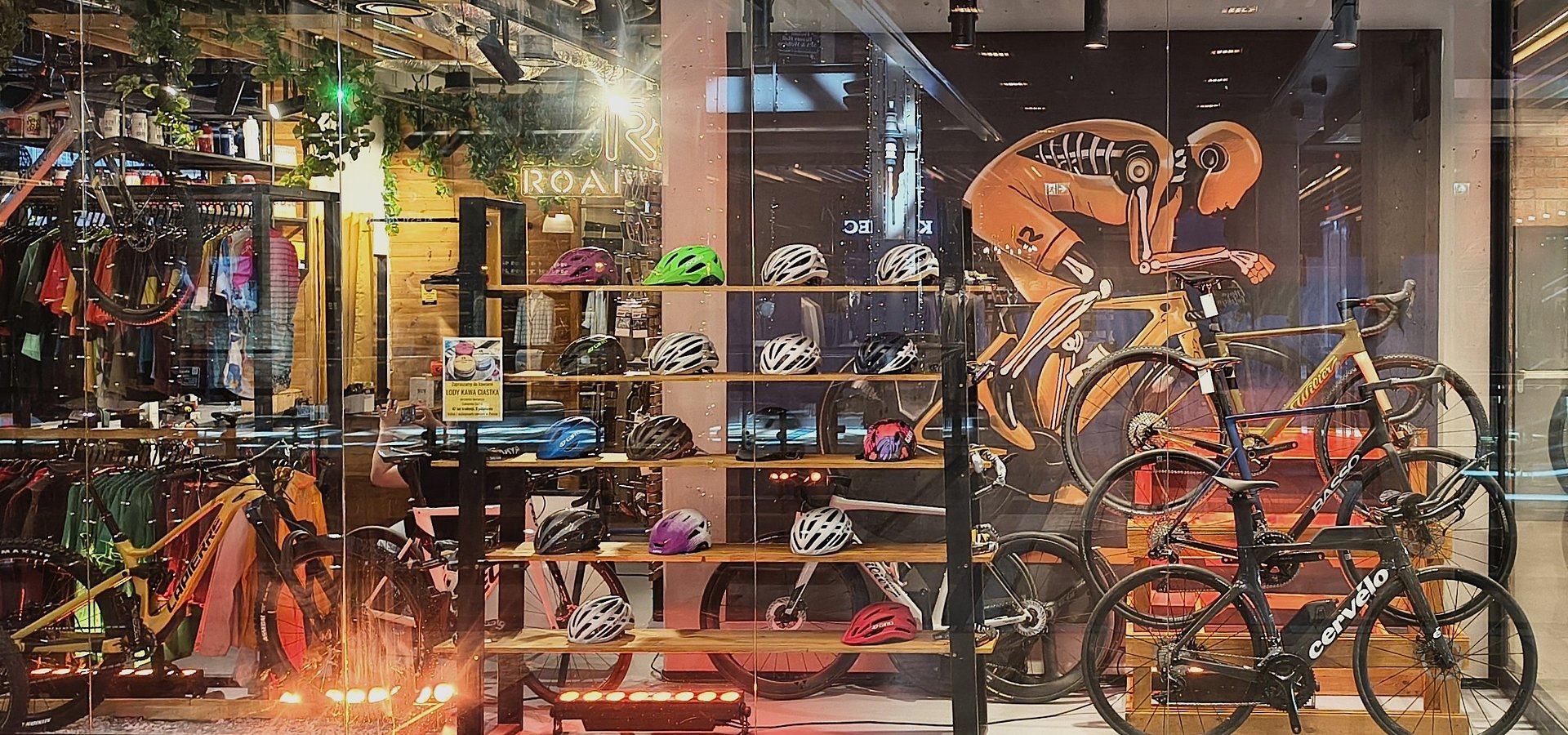 Roadbike Café w Elektrowni Powiśle – nowa przestrzeń dla miłośników kolarstwa, kawy i miejskiego stylu życia