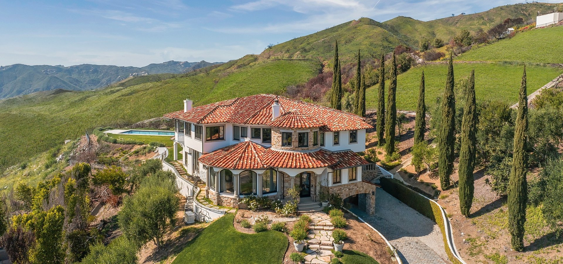 Meticulously Reimagined Pacific Palisades Residence by Katie Hodges Listed for $7,495,000 by Coldwell Banker Realty