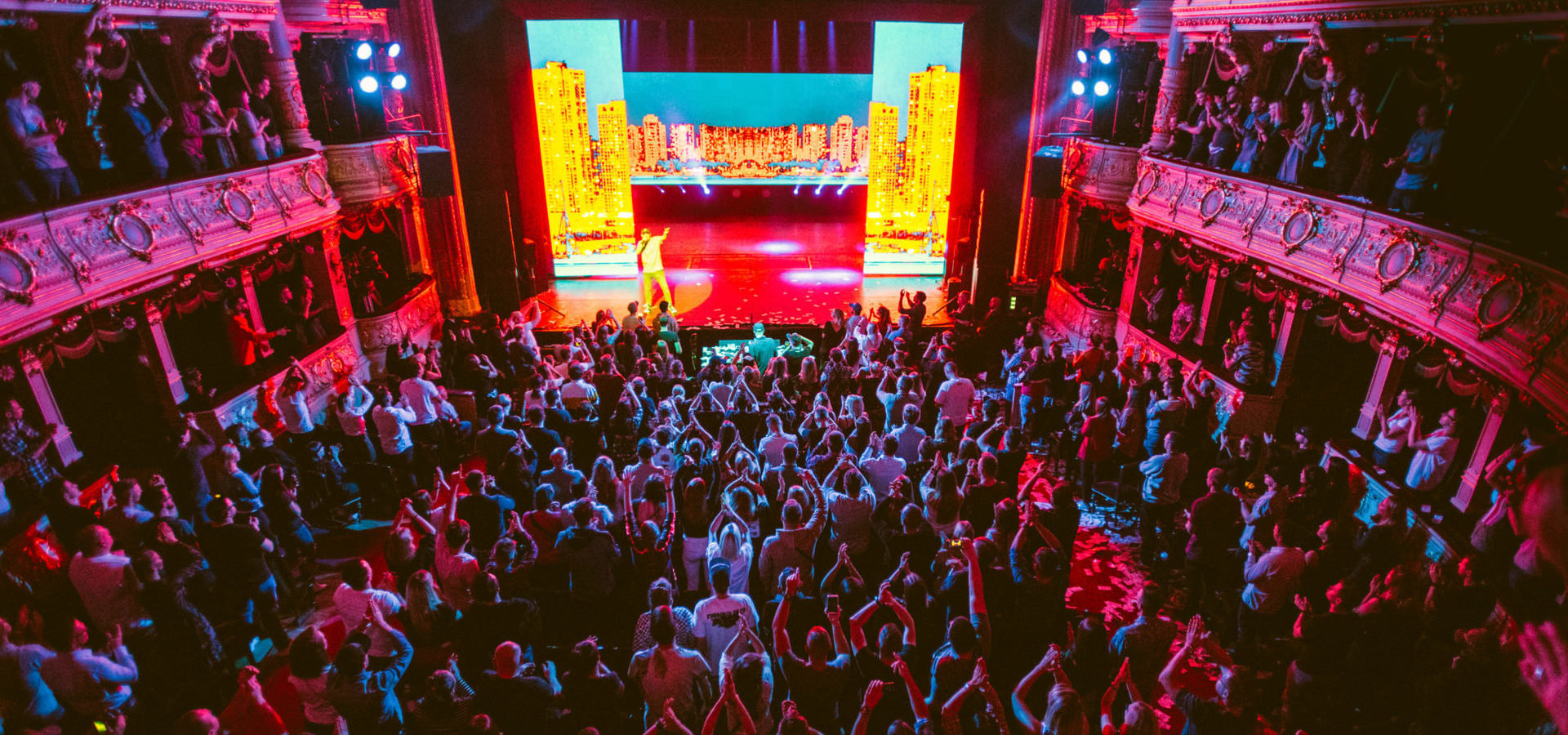 Finał Projektu TYMCZASEM na deskach teatru. Czołowi raperzy wystąpili w hip-hopowym spektaklu