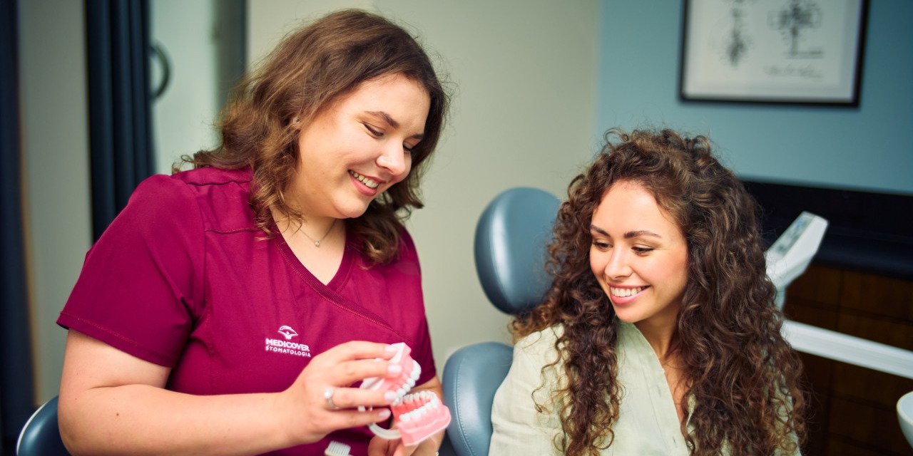 Te osoby koniecznie powinny częściej odwiedzać higienistkę stomatologiczną