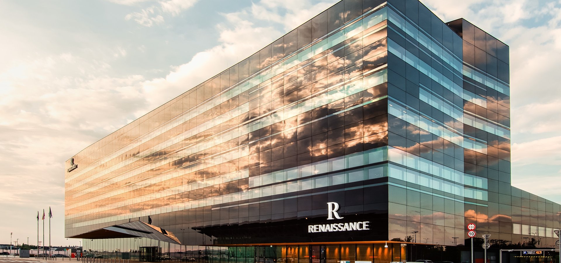Renaissance Warsaw Airport Hotel wzmacnia swój zespół