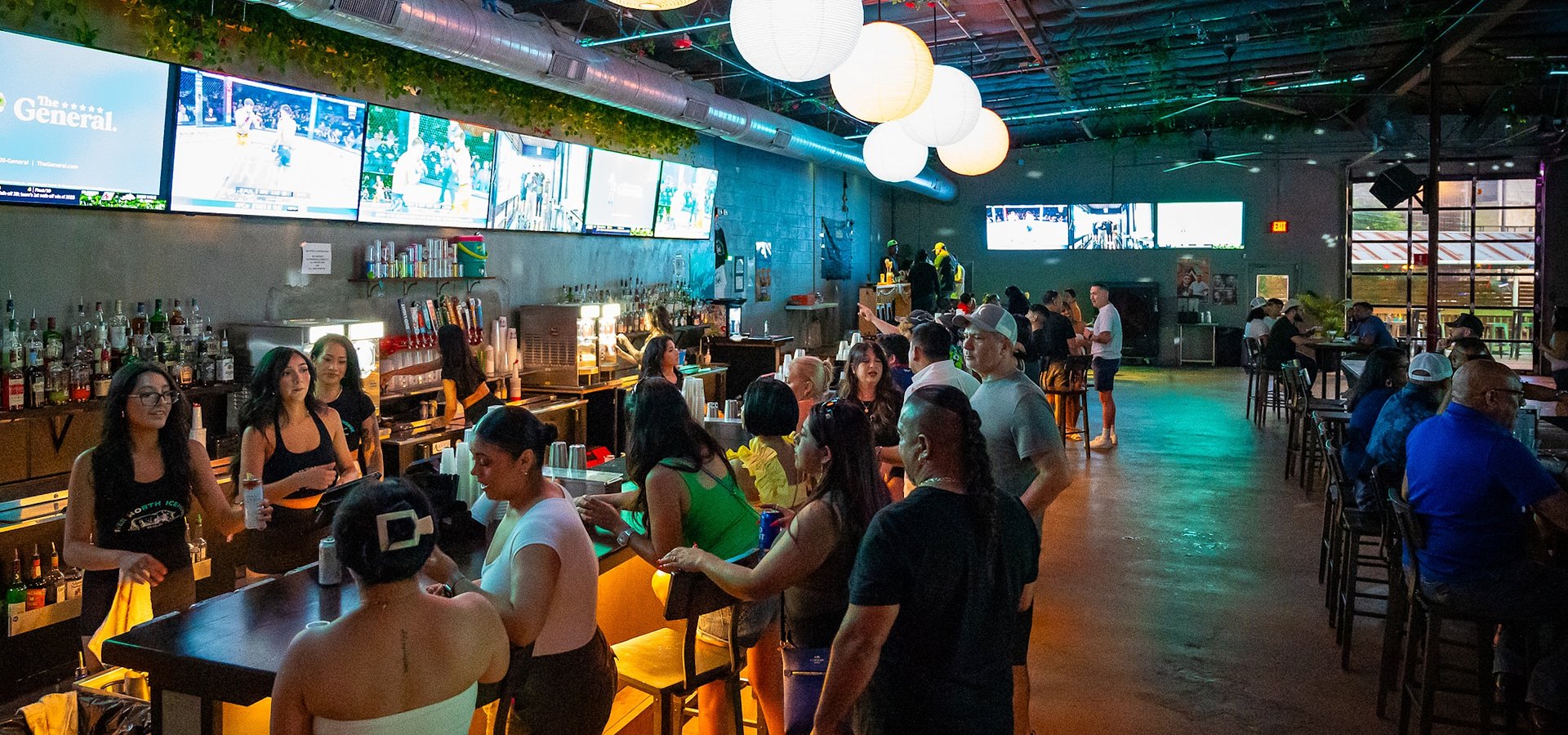 San Antonio Bars and Restaurants Bring Deals, Drinks and Big Screens This Football Season