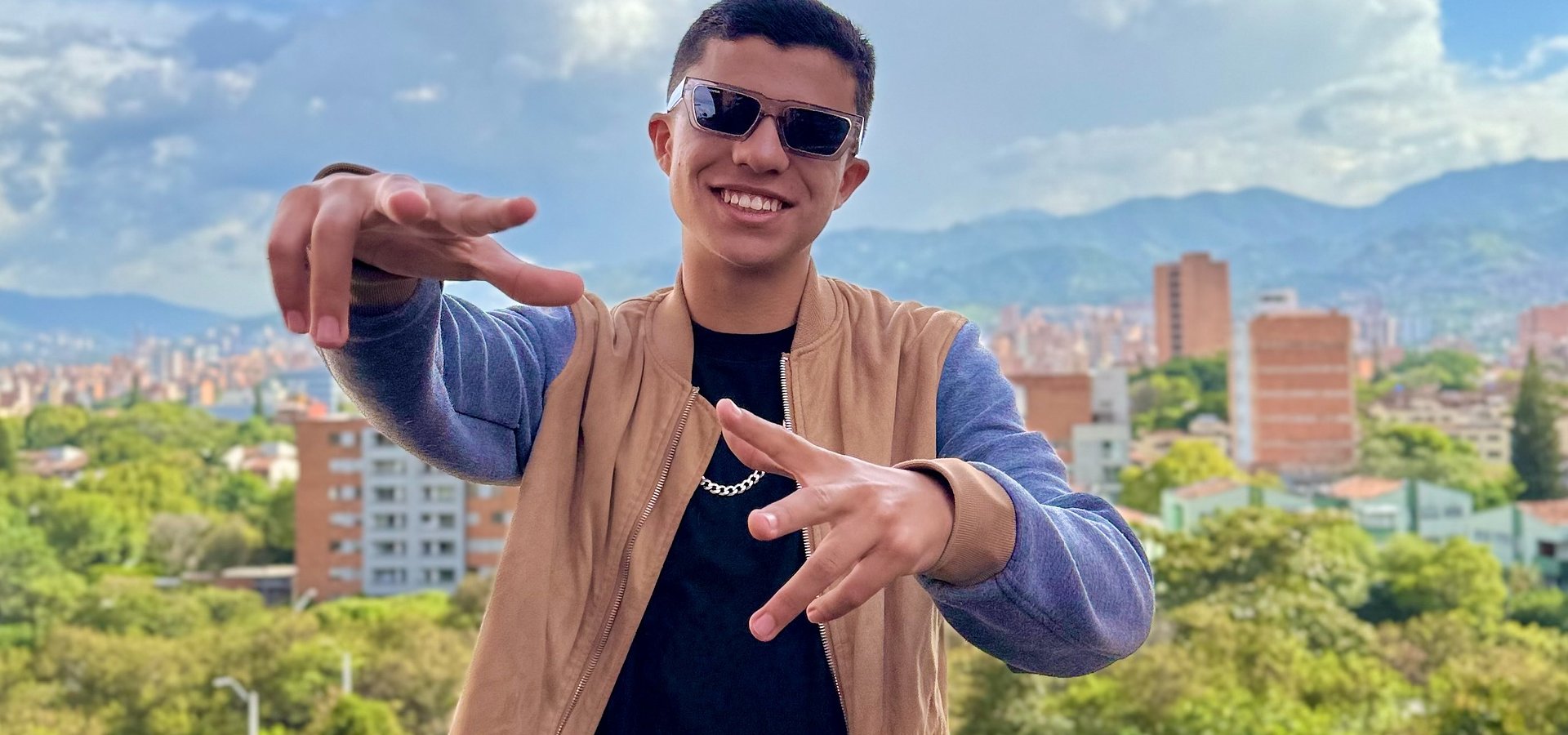 Pablo EEE lanza “Volver”, rindiendo homenaje a un clásico del vallenato con un toque de salsa