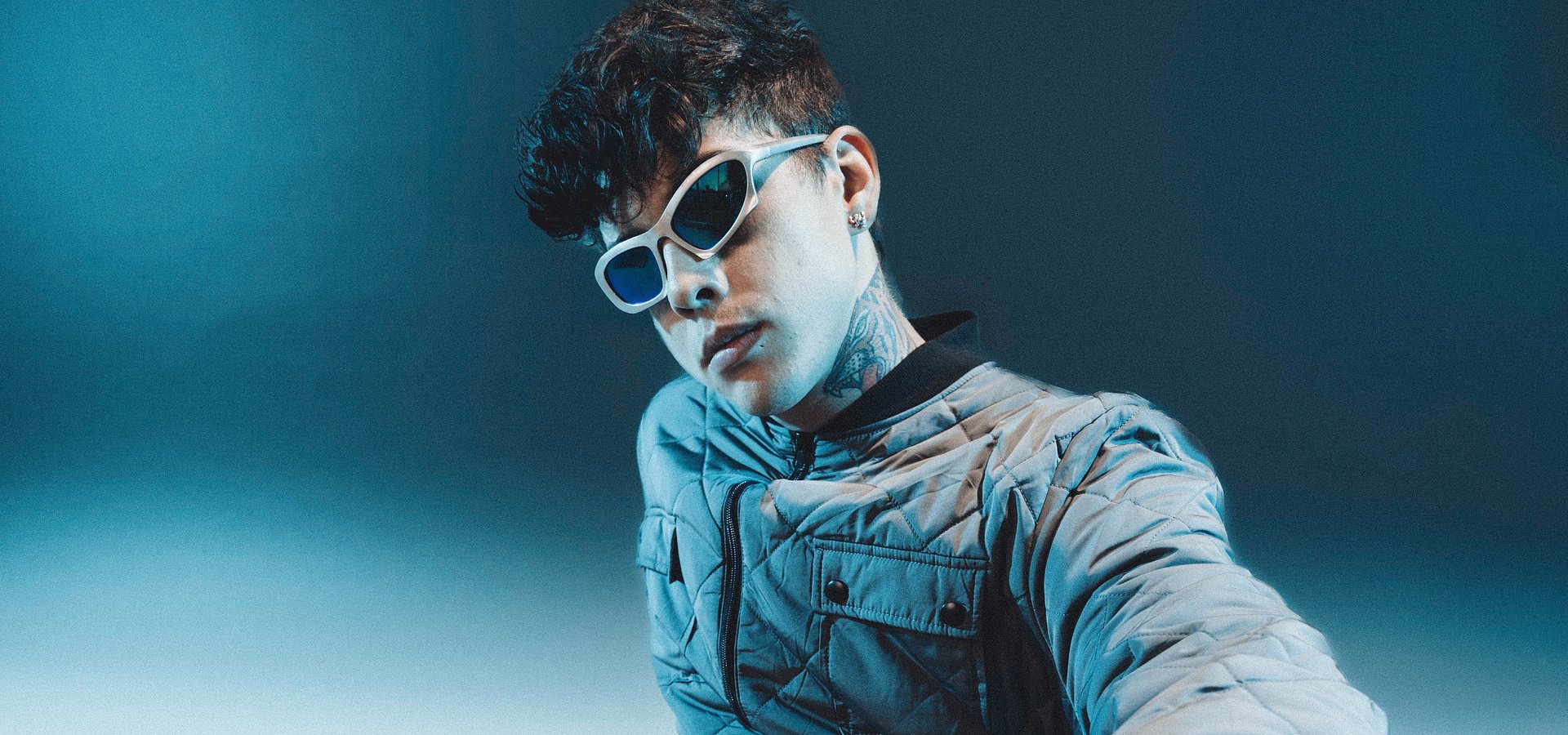 Sebas Bárcenas recibe el premio Artista Revelación en los Premios Estela 2025