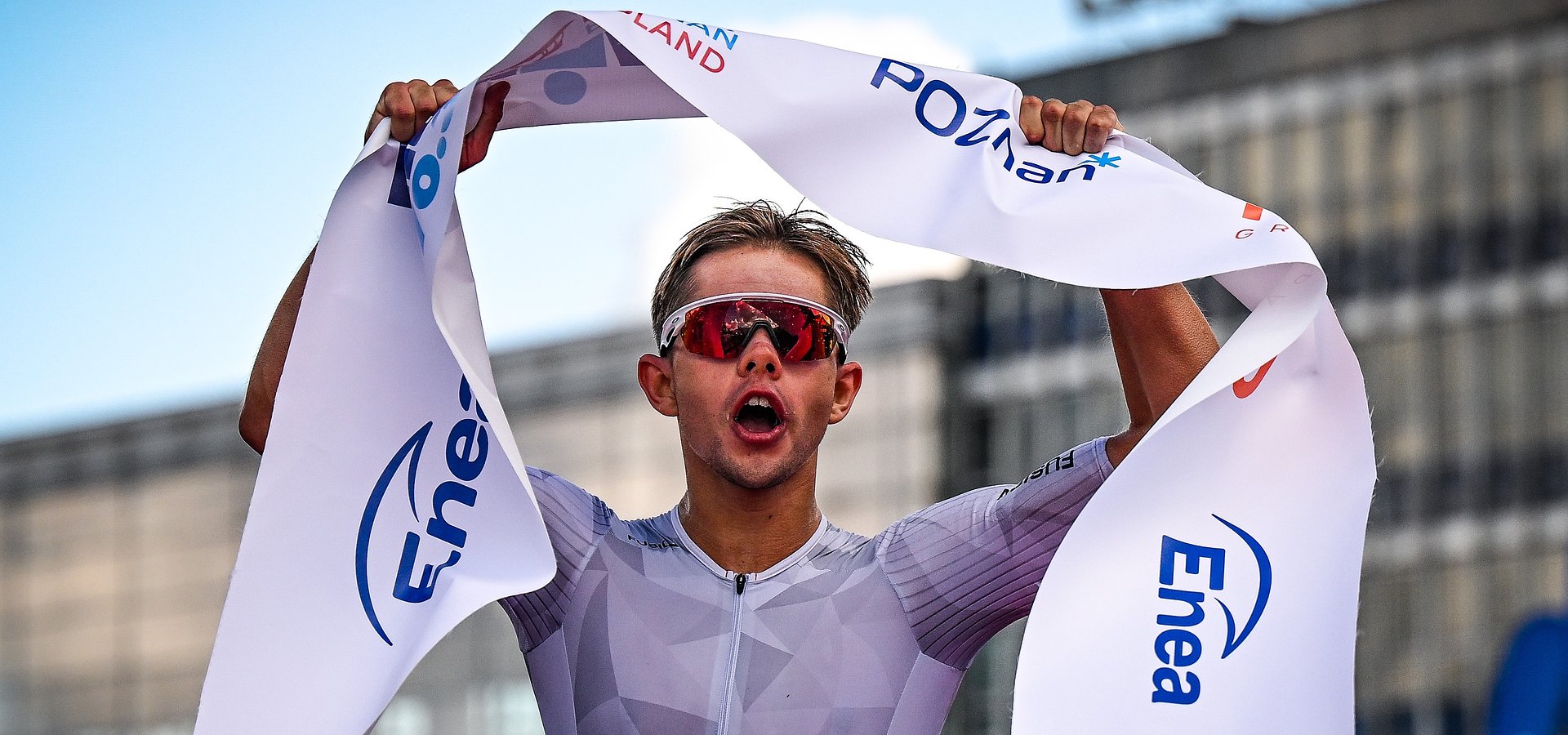 Wspaniały finisz w Poznaniu. Ostatnie w tym roku w Polsce zawody spod znaku IRONMAN zakończyły się zwycięstwem reprezentanta Danii - Valdemara Soloka. Wśród kobiet triumfowała Brytyjka - Rebecca Anderbury.