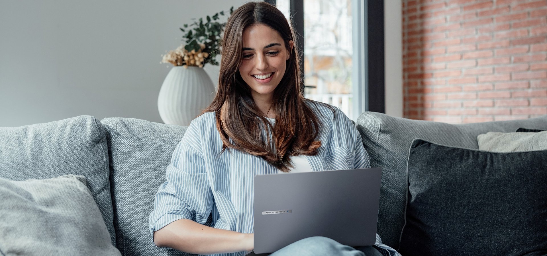 Nowy ASUS ExpertBook PM3 - niezwykła moc AMD Ryzen™ AI dla biznesu