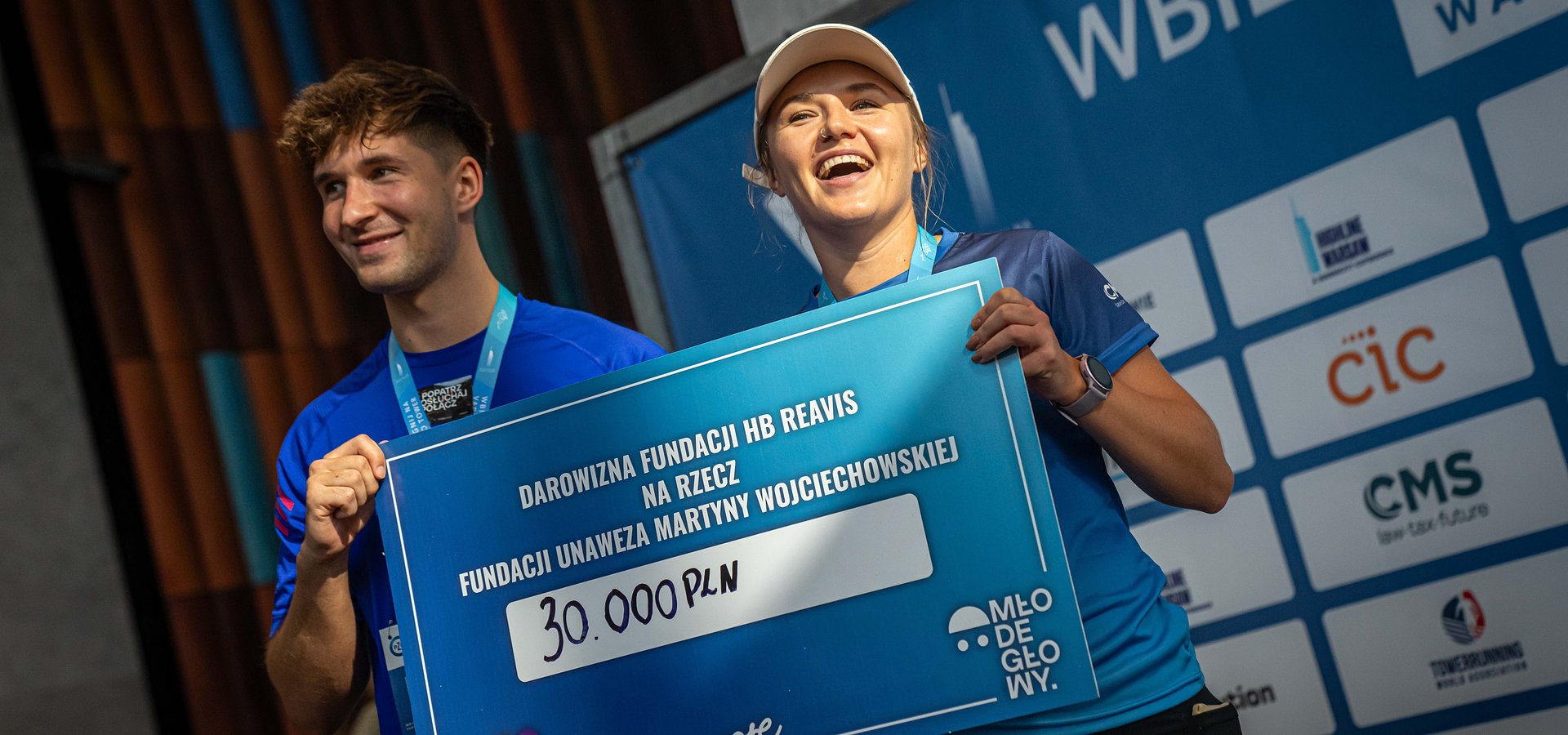 30 tysięcy złotych dla "Młodych Głów"! Szybkie i cenne bieganie w Varso Tower!