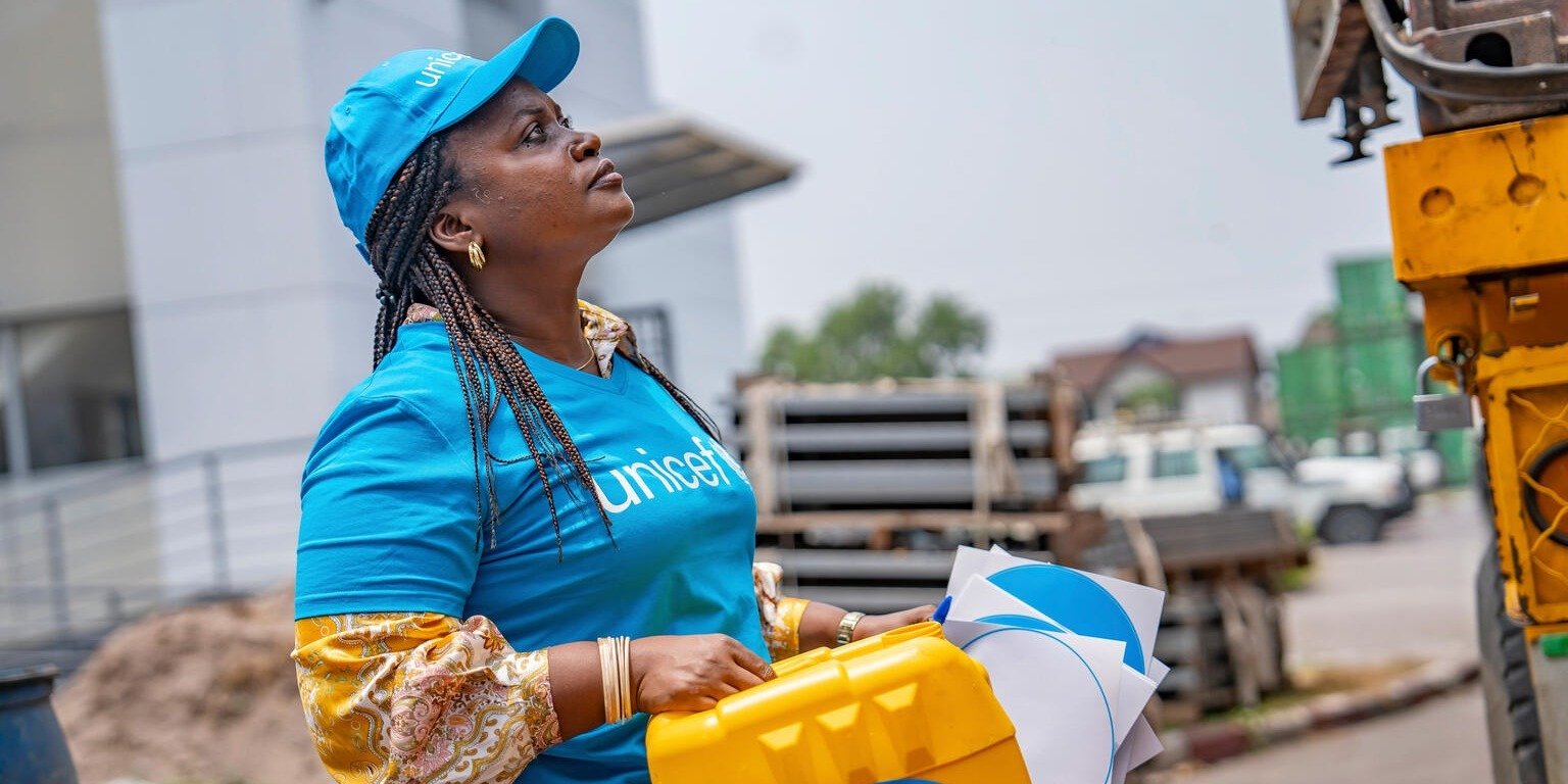 UNICEF dostarcza szczepionki na ebolę, aby chronić życie dzieci w Demokratycznej Republice Konga