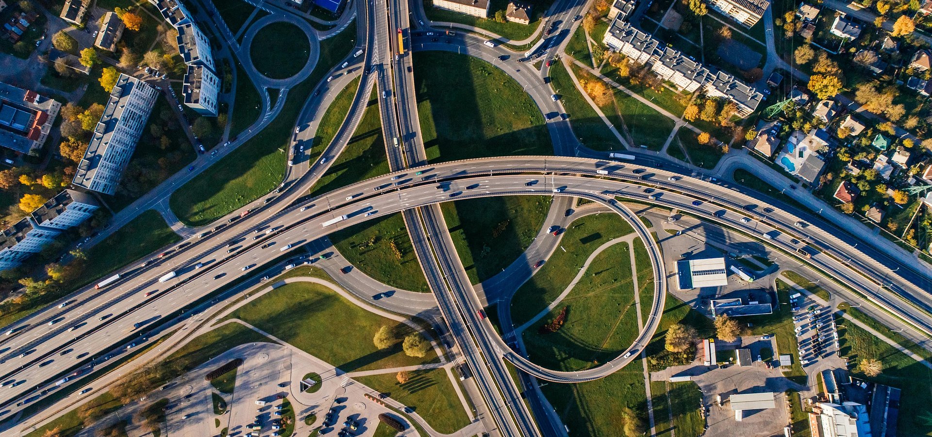 Branża w dobie kryzysu: raport Oferteo x Rzetelna Firma