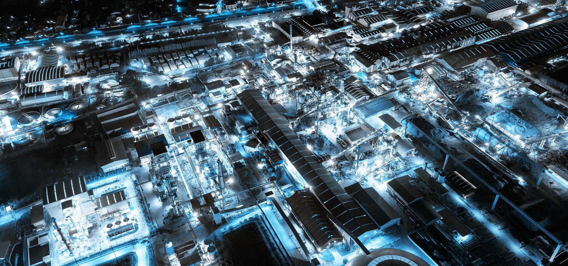 Sztuczna inteligencja kontra rachunki za prąd: przemysł zmienia kryzys energetyczny w przewagę konkurencyjną