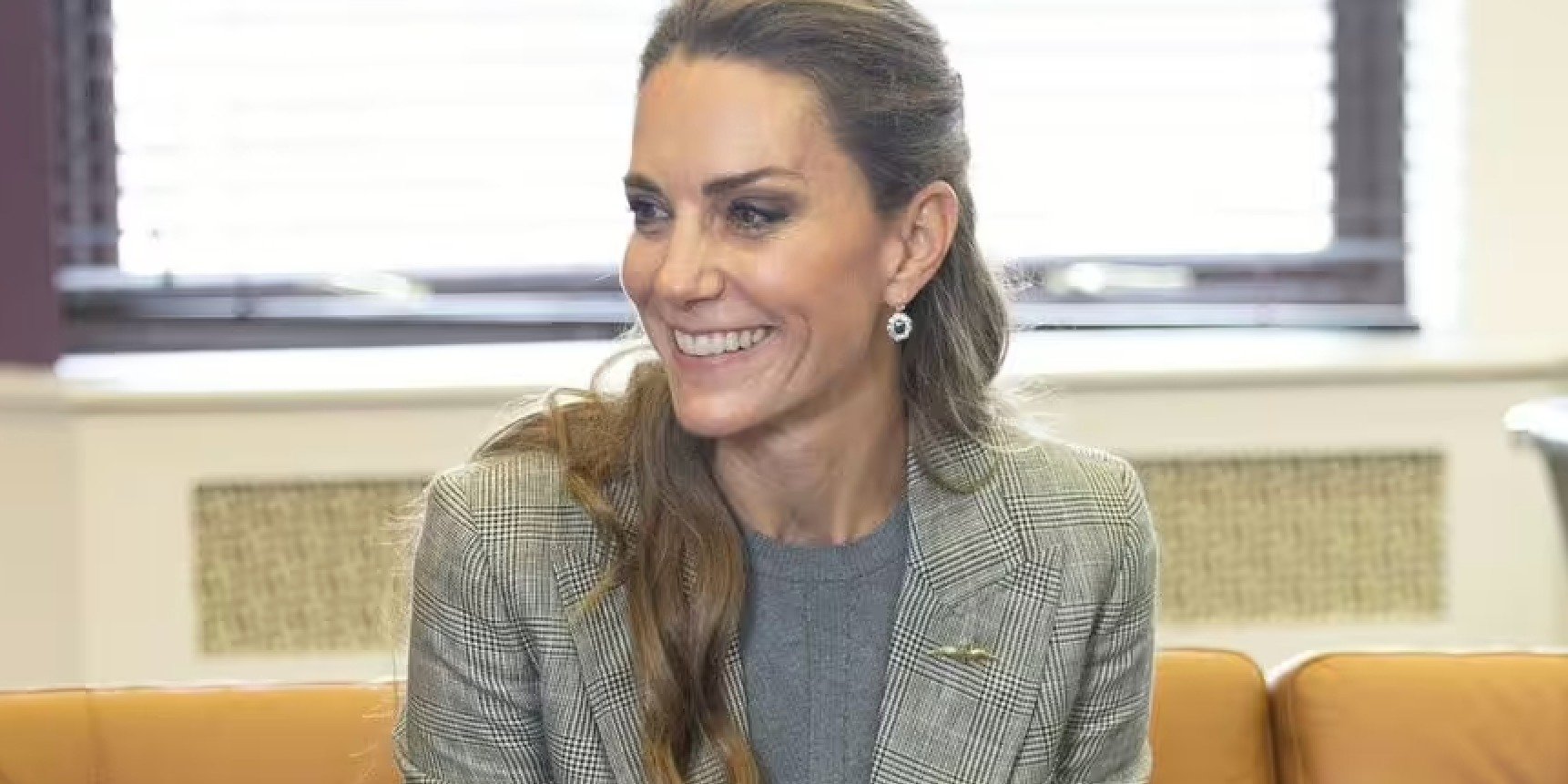 “¿Dónde está mi vestido?” La disculpa de Kate desata una revolución — Sumissura declara: Las princesas también usan trajes