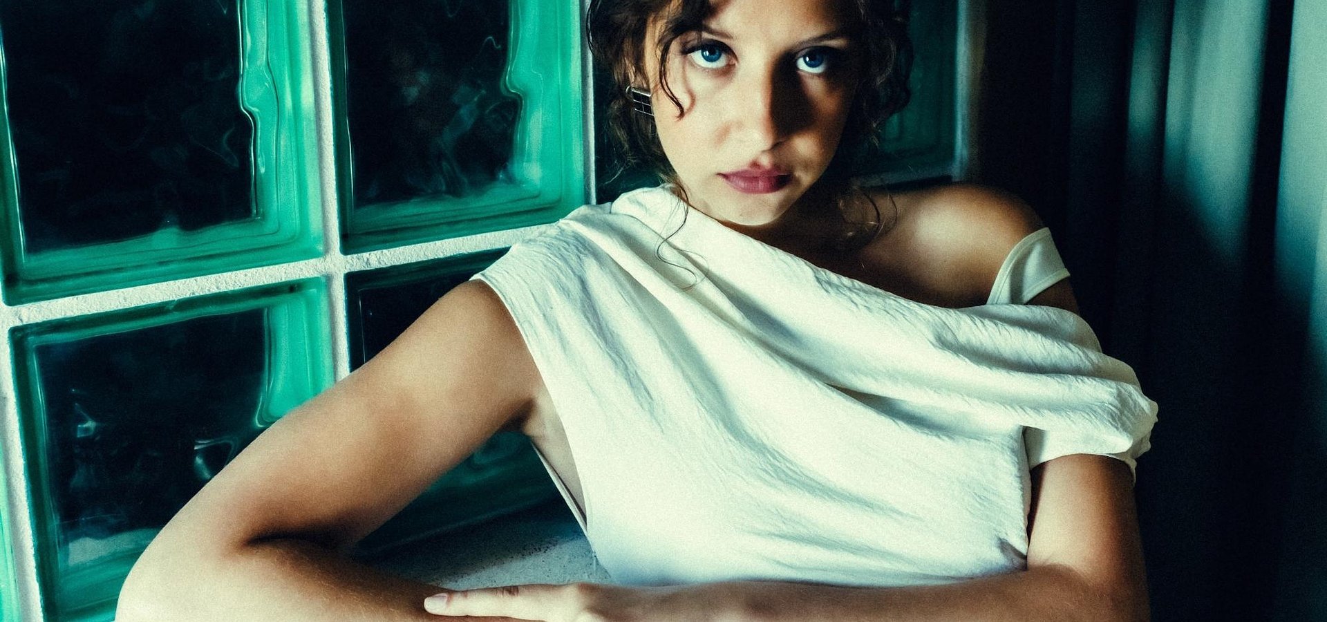 New Single "Revolving Doors" Marks a Transformative Moment for Lia Pappas-Kemps