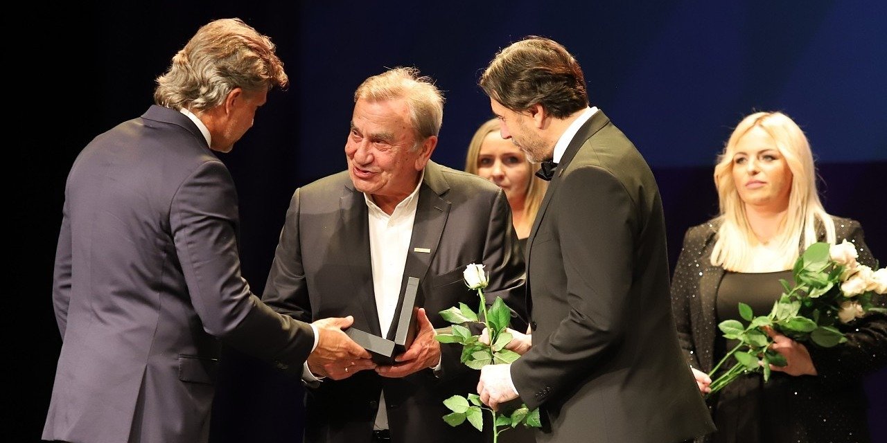 Marek Antczak w z tytułem Mecenasa Oświaty