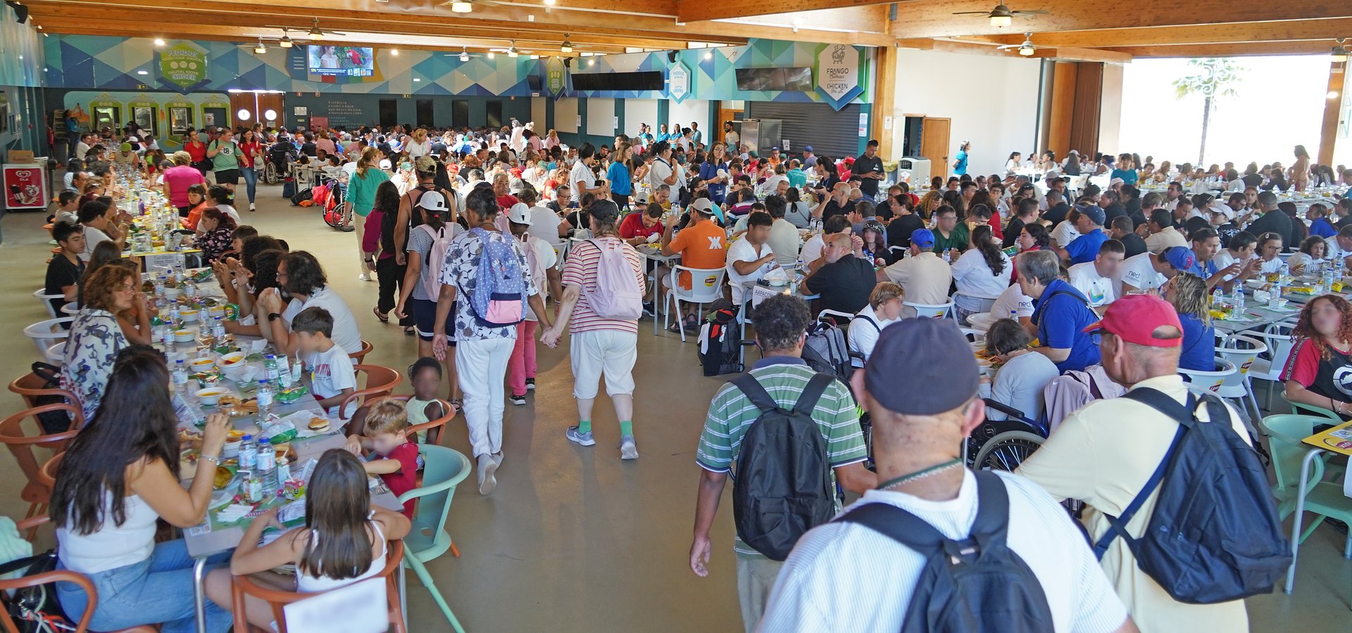 Zoomarine junta mais de 1000 crianças e jovens de instituições sociais para assinalar o Dia Mundial do Sorriso