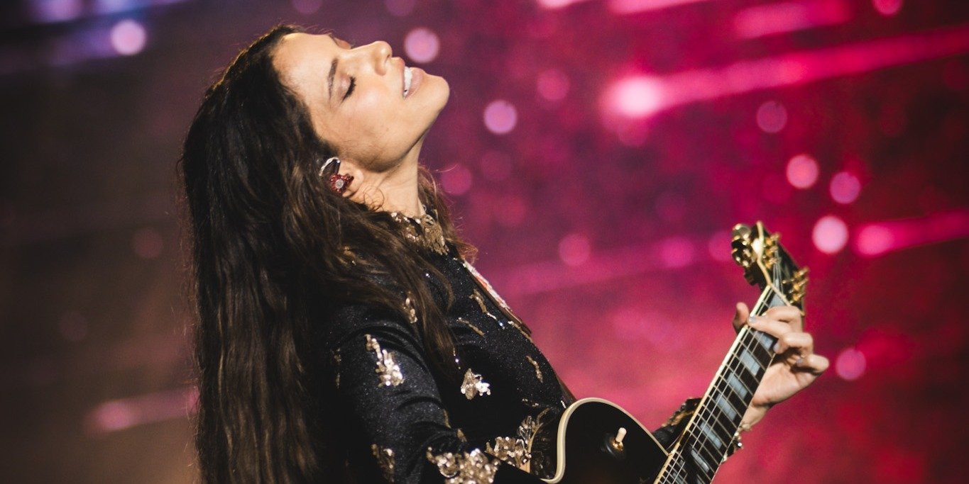 Debi Nova deslumbra con un concierto histórico en el Parque Viva de su natal Costa Rica