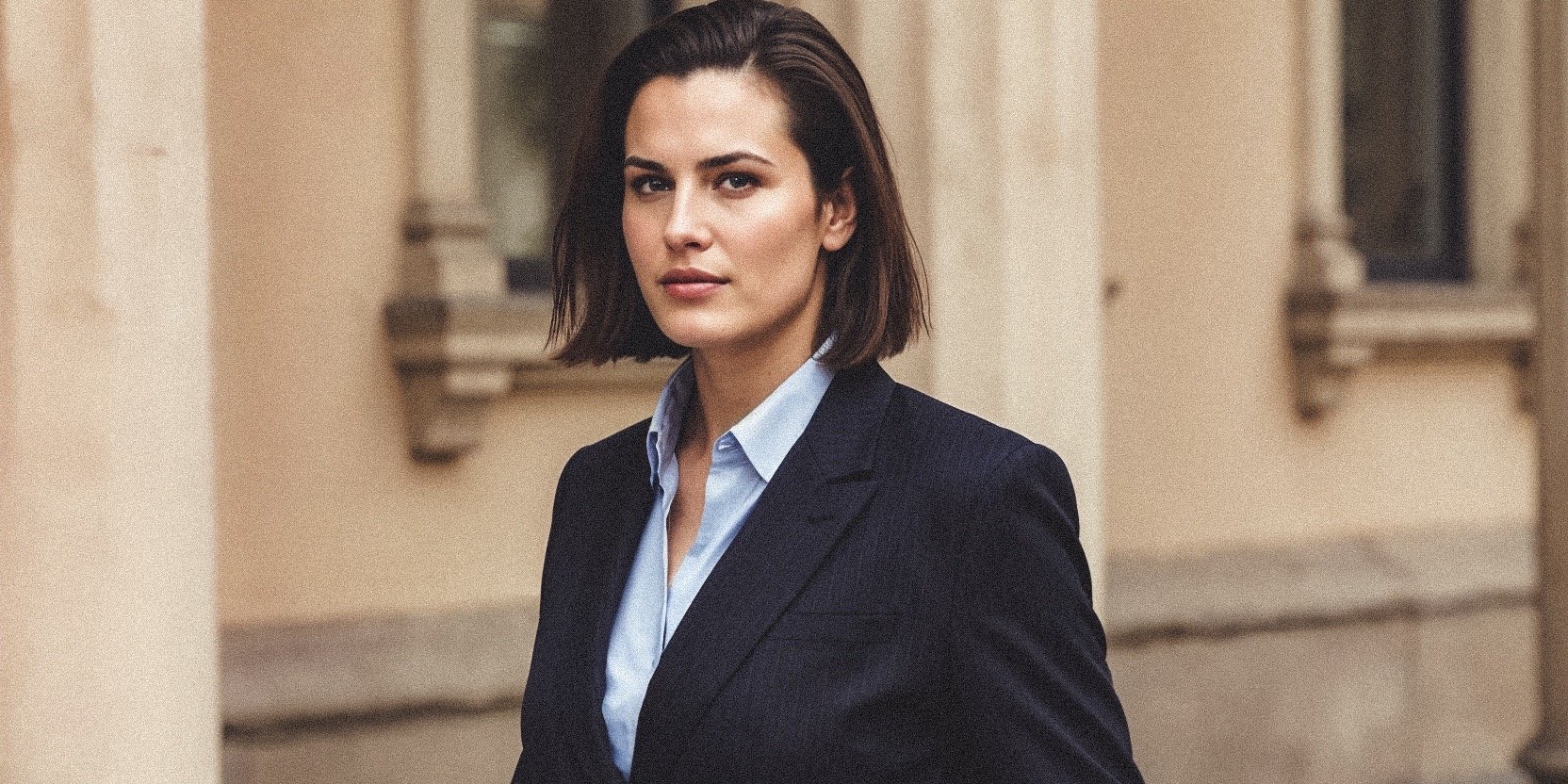 The autumn suit is a tailored one