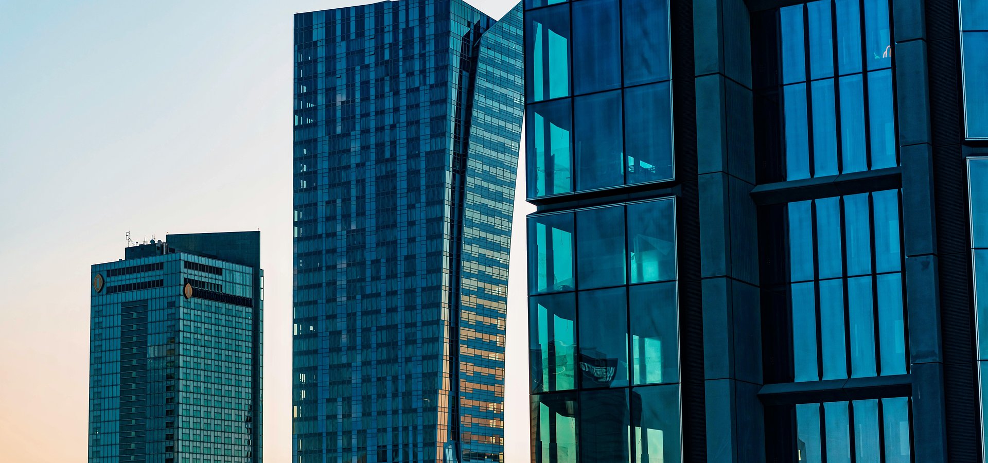 Nowe umowy na prowadzeniu, jeszcze mniej dostępności w centrum