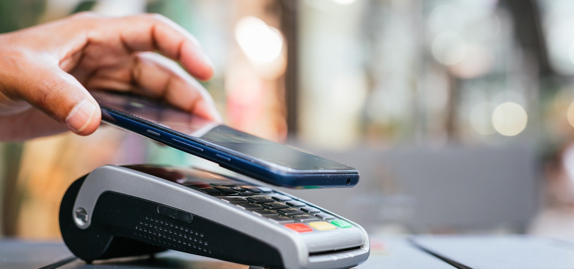 Polskie banki w wyścigu z PayTechami: jak odzyskać zaufanie sprzedawców? [raport]